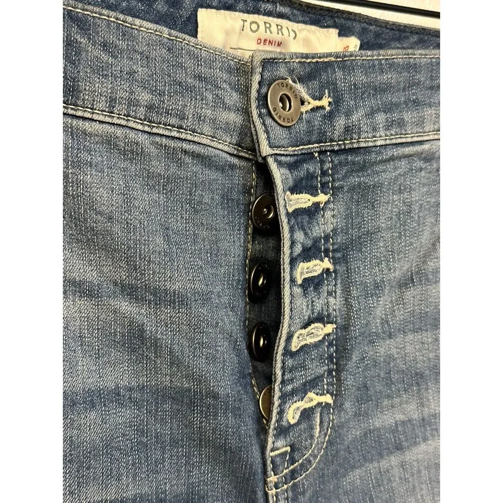 Torrid Womens Blue Flat Front Button Fly First‎ At Fit Ripped Denim Shorts Sz 18
